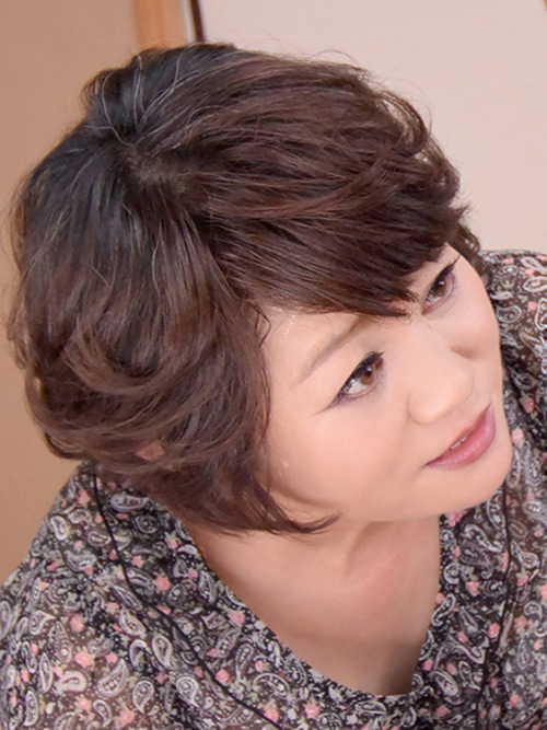 まき（51歳）息子のオナニーを手伝う母親