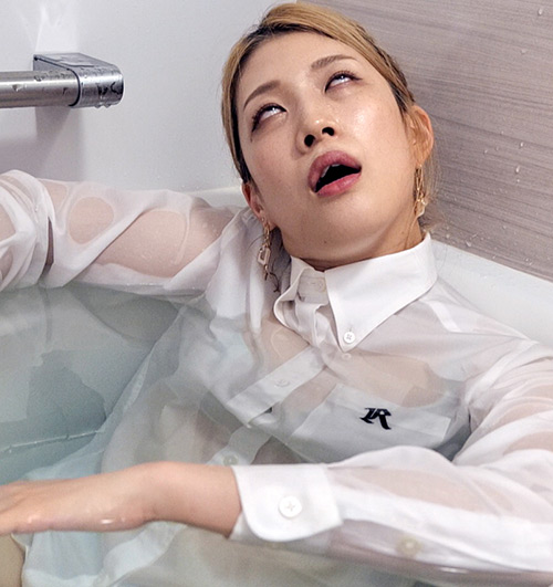 濡れる窮屈な制服7